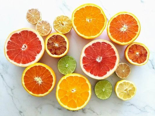 Formel C6h8o6 Vitamin C Pulver für kosmetische Zwecke in großen Mengen mit Gut und CAS-Nr. 50-81-7